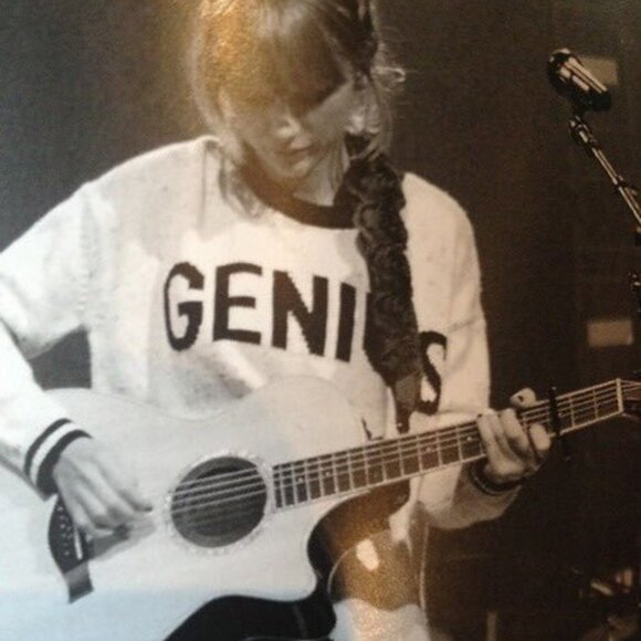 Topshop Genius Sweater ASO Taylor Swift and Demi Lovato - Picture 9 of 11